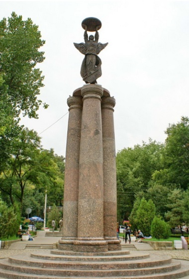Достопримечательности Таганрога Монумент в честь 300-летия