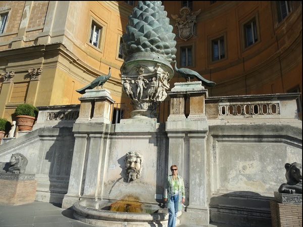 Достопримечательности Ватикана фонтан Пиния