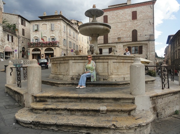 Ассизи Италия, фонтан
