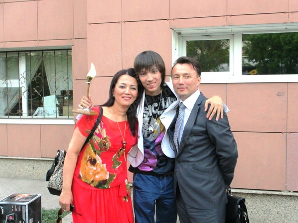 Родители Димаша Кудайбергенова