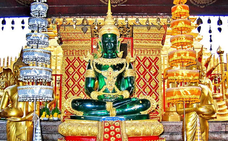 Королевский Дворец с Изумрудным Буддой